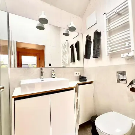 Semesterbostad Futopia Strandhaeuser Mit Seeblick, Sauna & Hot Tub Massen-Niederlausitz
