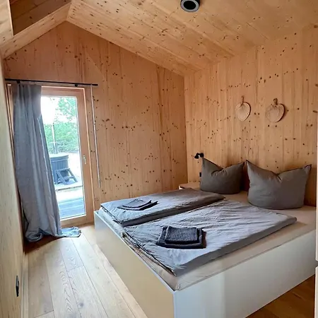 Futopia Strandhaeuser Mit Seeblick, Sauna & Hot Tub