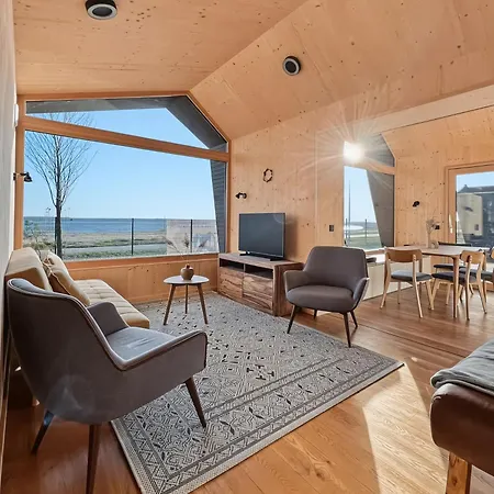 Semesterbostad Futopia Strandhaeuser Mit Seeblick, Sauna & Hot Tub Massen-Niederlausitz