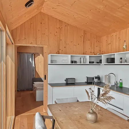 Semesterbostad Futopia Strandhaeuser Mit Seeblick, Sauna & Hot Tub Massen-Niederlausitz