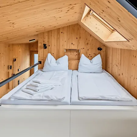 Holiday home Futopia Strandhaeuser Mit Seeblick, Sauna & Hot Tub *